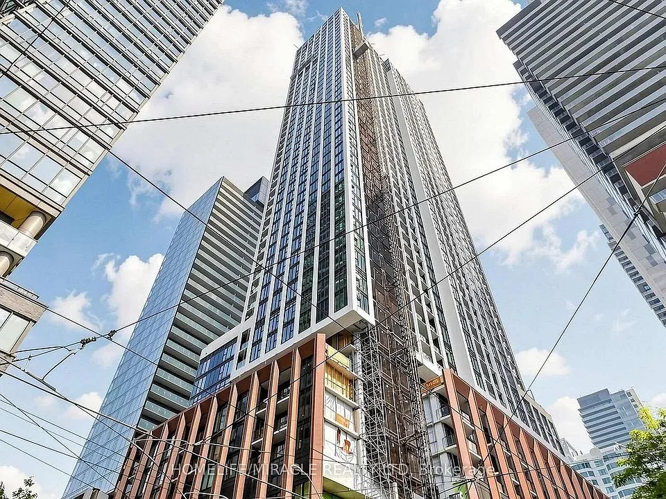400 King St W #2301