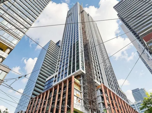 400 King St W, Toronto, ON