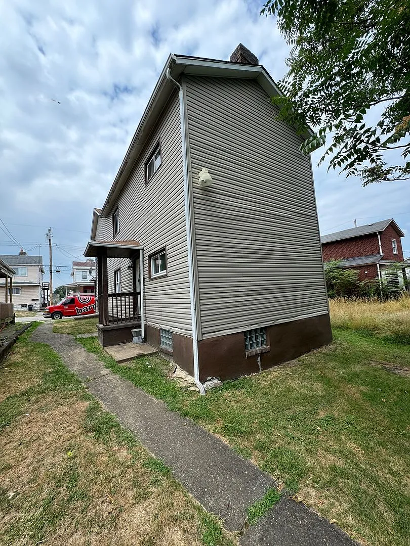 907 Union Ave — Photo 3