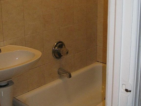 4th image of 7316 70th St APT 2R
