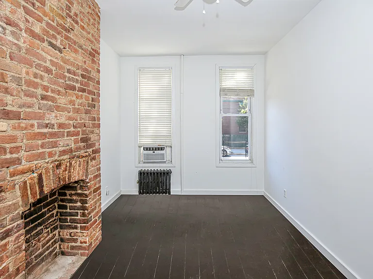 221 Howard Ave #1R — Photo 9