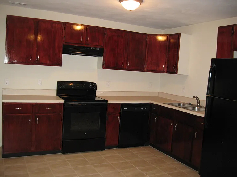 1336 W 38th St — Photo 3