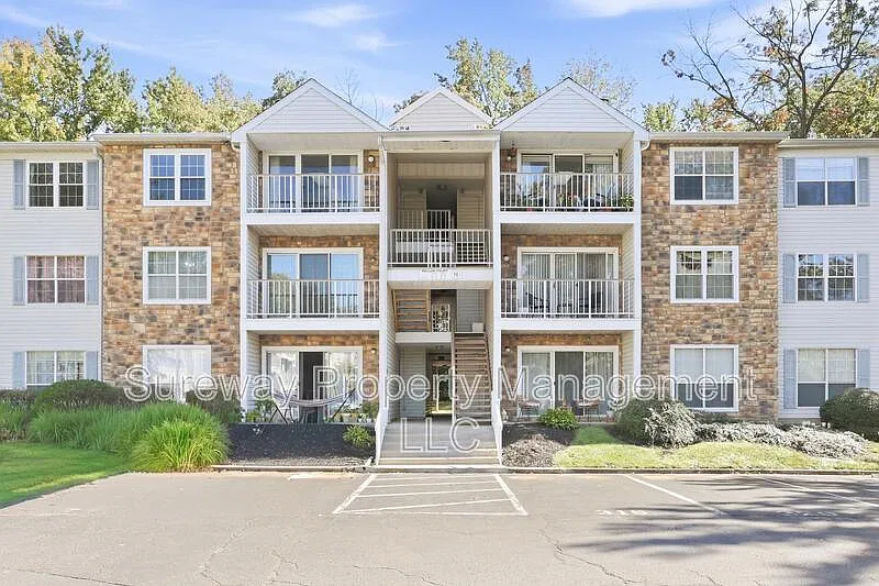 2 bed, 2.0 bath, 1100 sqft, $2,200 — Photo 1