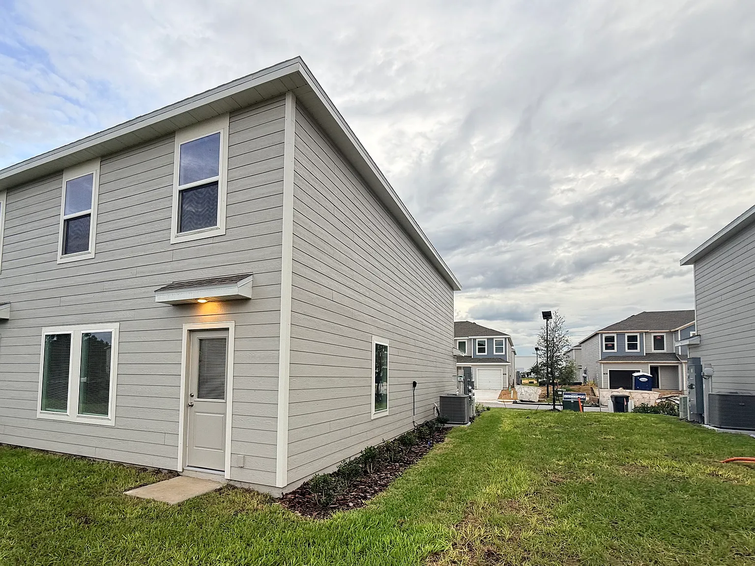 3 bed, 2.5 bath, 1423 sqft, $2,150 — Photo 4