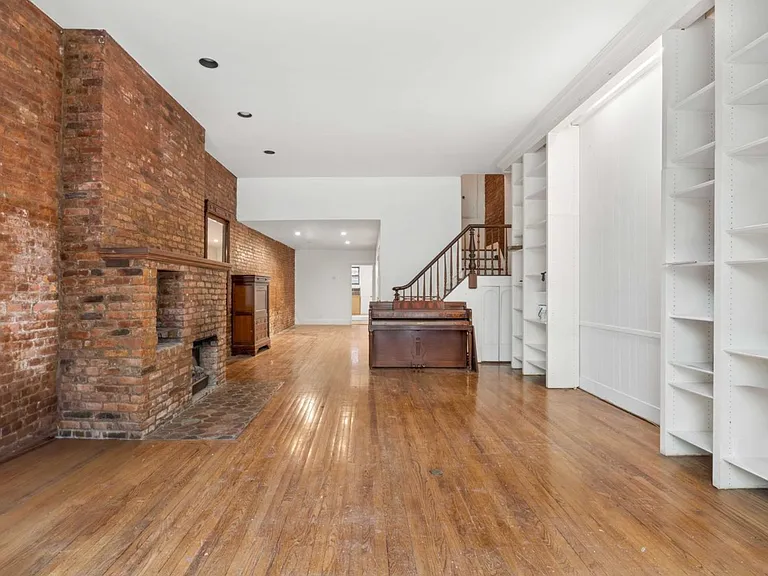 212 E 11th St #GARDEN — Photo 3