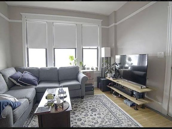 4th image of 2117 N Kedzie Blvd APT 3R