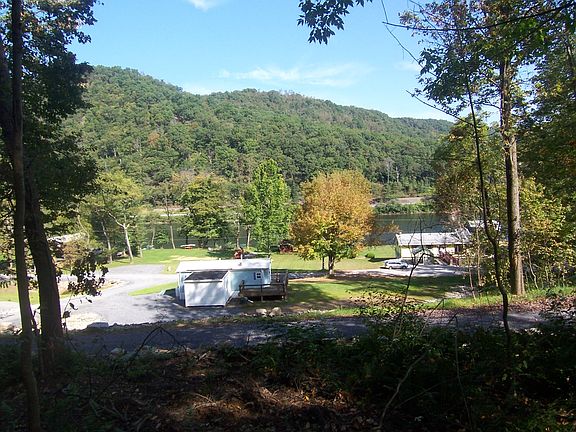 GREAT VIEW OF RIVER!!