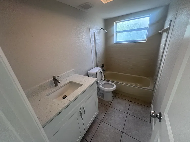 1827 New Hampshire Ave NE — Photo 12