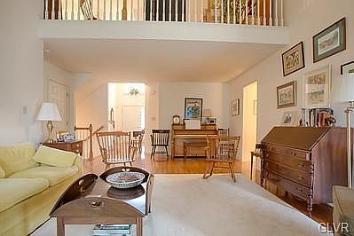 2nd image of 1217 Briarwood Ln