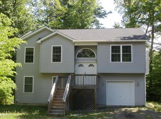 2847 Fairhaven Dr, Tobyhanna, PA 18466