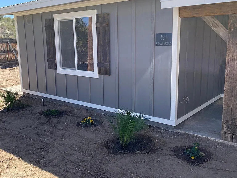 51 S Mariposa Dr — Photo 1