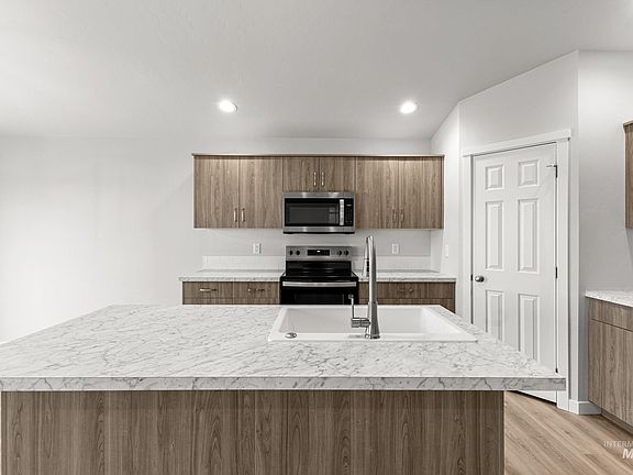 3rd image of 7256 S Menzingers Ave