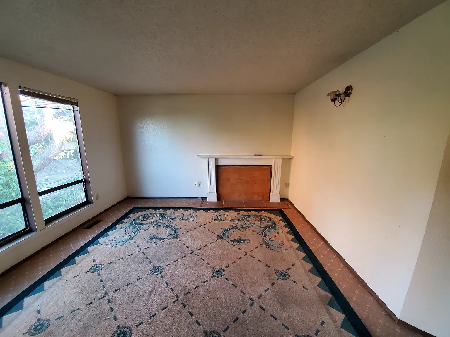 7 bed, 1950 sqft, $4,326 — Photo 4