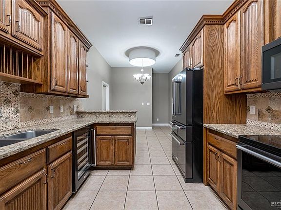 5th image of 2720 Stirling Ave