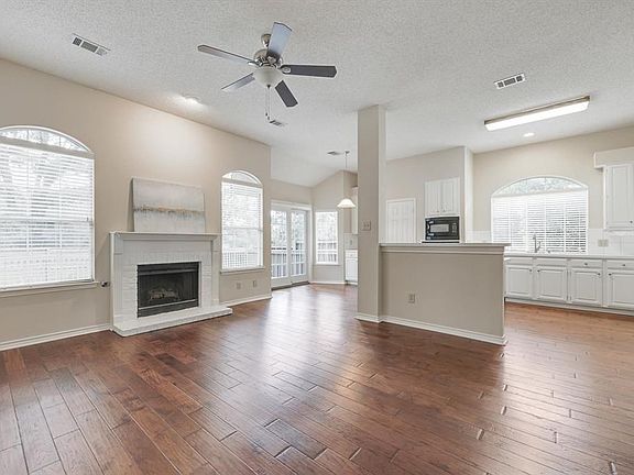 3rd image of 2440 Glen Ridge Dr