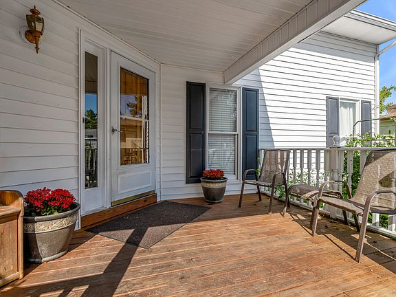 4th image of 2073 Crystal Springs Rd