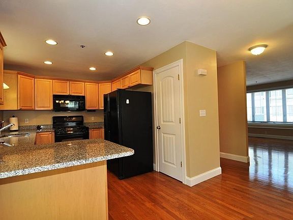 5th image of 25 Marengo St #25