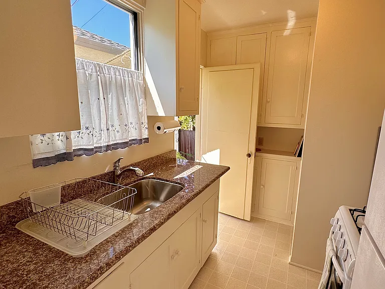 Kitchen 1 of 2