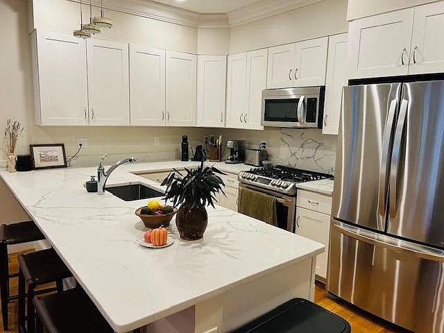 3 bed, 1300 sqft, $5,900 — Photo 4
