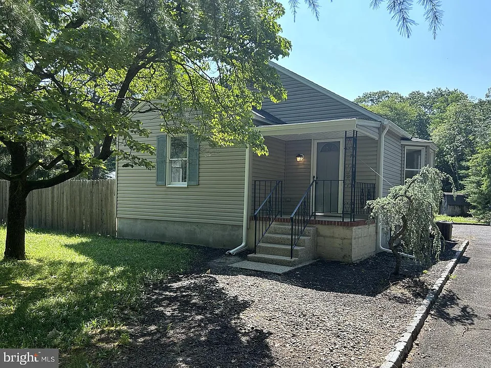 75 Taunton Rd