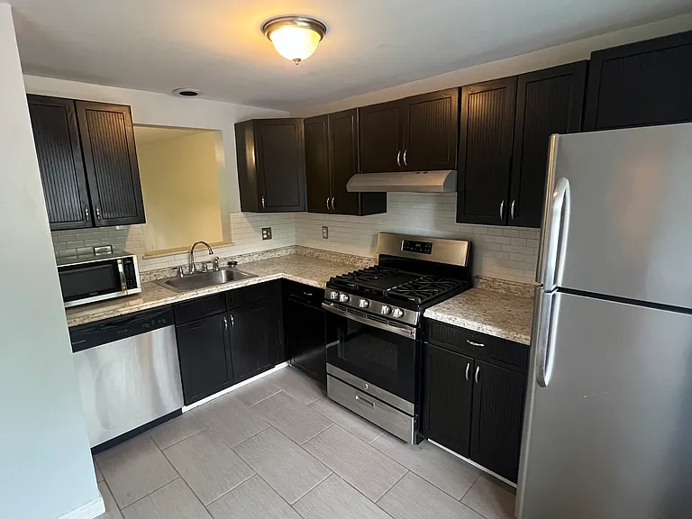 16 Merrimack Dr #16 — Photo 4