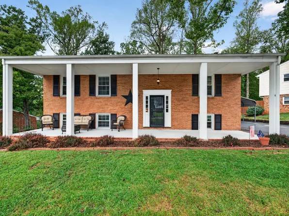 1465 Abbey Cir, Vinton, VA 24179
