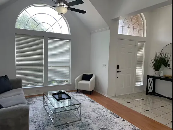4 bed, 2162 sqft, $5,500 — Photo 4