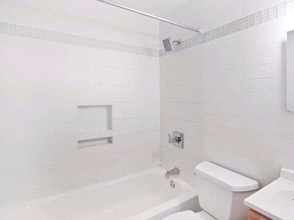 5th image of 953 Columbus Ave #1LN