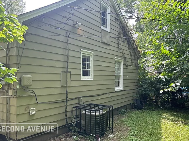 2374 Larose Ave — Photo 10