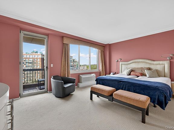 5th image of 100 Hilton Avenue #601