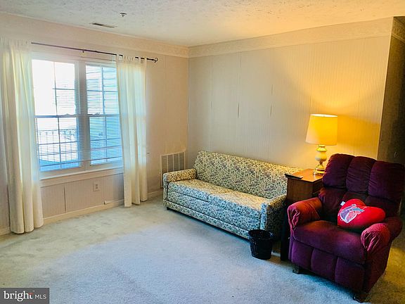 4th image of 1710 Landmark Dr #2E