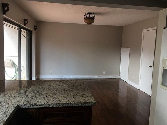 2nd image of 2996 Lakewood Ln