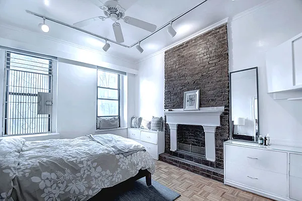 Rented by Urbane Brokerage | media 44