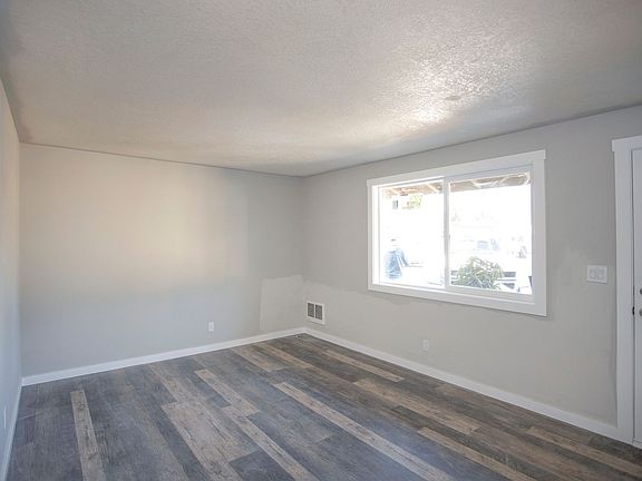 4th image of 1374 SE Cedar St #2