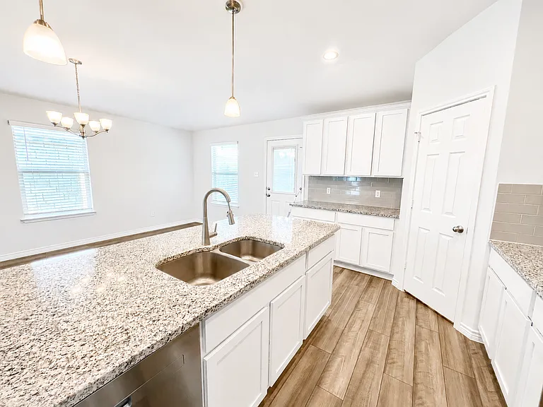 1706 Friesian Loop — Photo 16