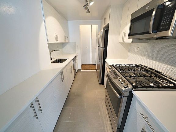3rd image of 160 E 84th St APT 15C