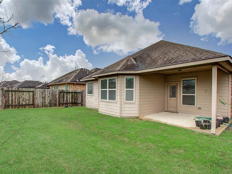 8710 Austin Thomas Dr — Photo 32
