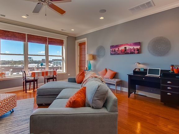3rd image of 2801 N Oakley Ave APT 303