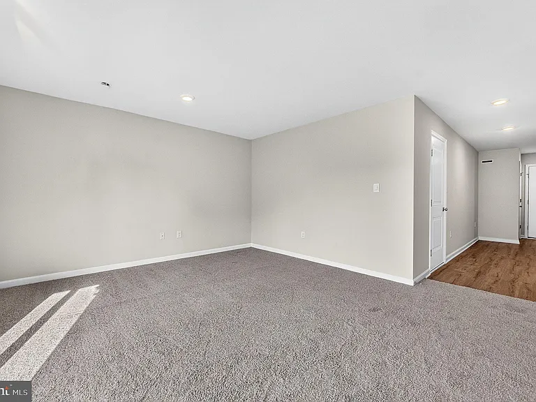120 Essex Dr — Photo 14
