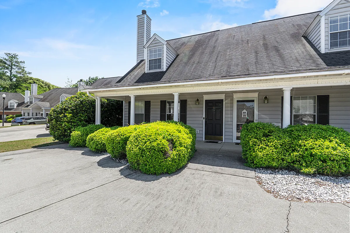 Building Photo - 118 Saddlechase Ln #1
