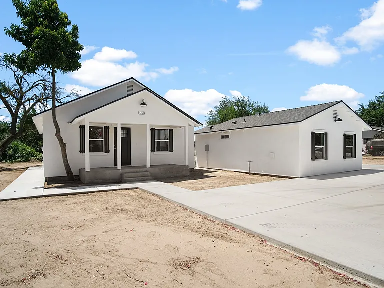 13619 Peach Ave — Photo 4