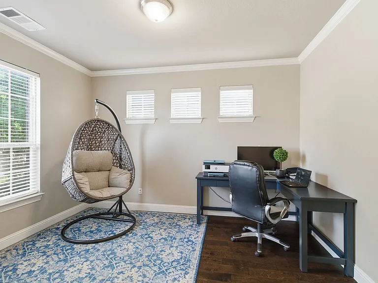 7452 Reverchon Dr — Photo 5