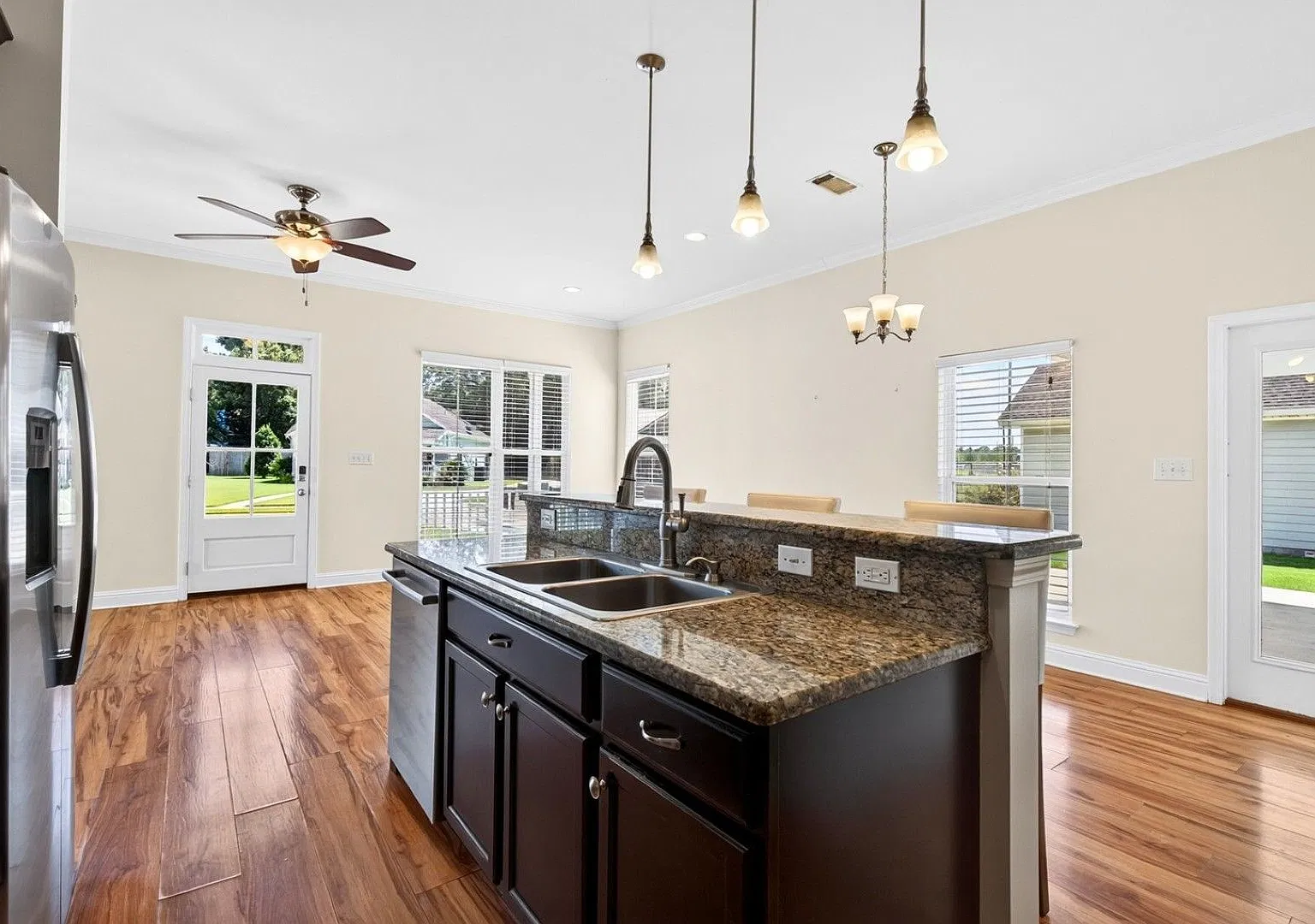 Charming 3-Bedroom Home in Long Beach 6-Month Lease — Photo 3