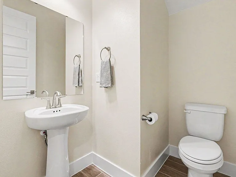726 Clearwater Ave — Photo 9