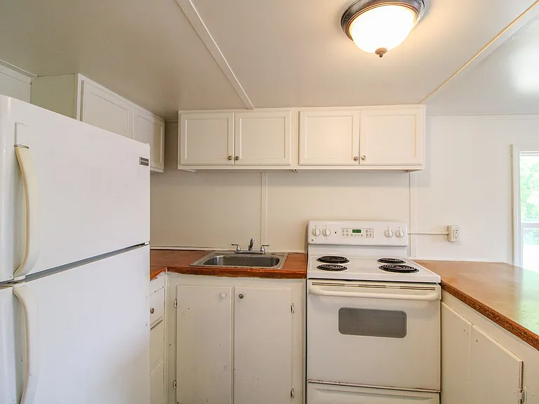 15 Simpson Rd — Photo 6