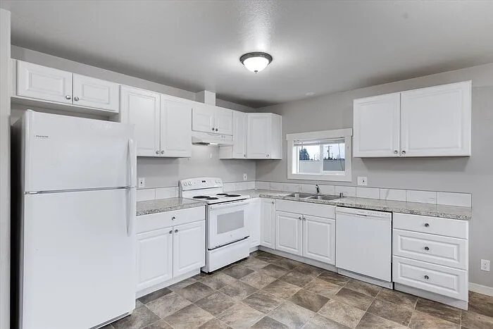 1111 Grand Ave #B — Photo 9