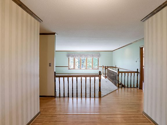 4th image of 1076 Chipmunk Ln