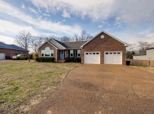 1910 Pointe Barton Dr, Lebanon, TN 37087