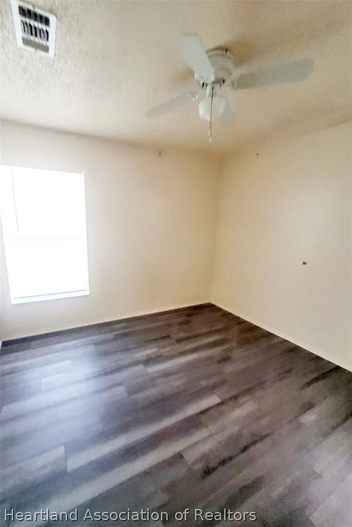 3 bed, 1.5 bath, 1008 sqft, $1,250 — Photo 4