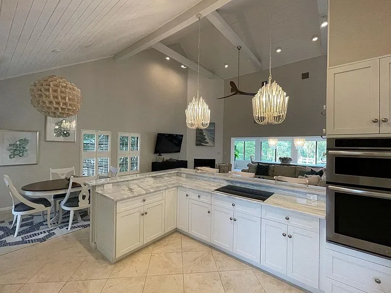 500 Periwinkle Way — Photo 10